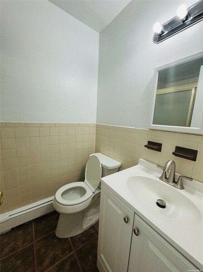 Building Photo - 347 Newbridge Rd