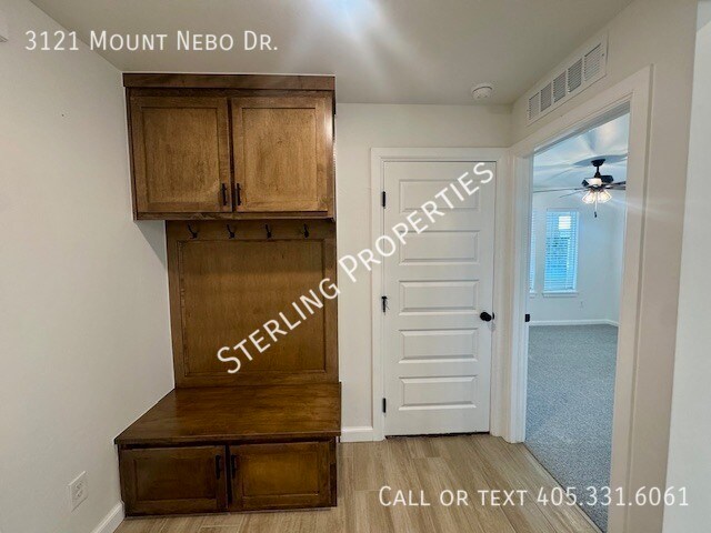 Building Photo - 3121 Mt Nebo Dr