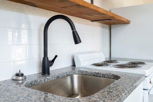 Building Photo - 421 N Emporia Ave