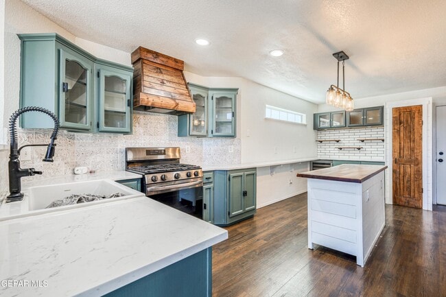 Building Photo - 6821 Pearl Ridge Dr
