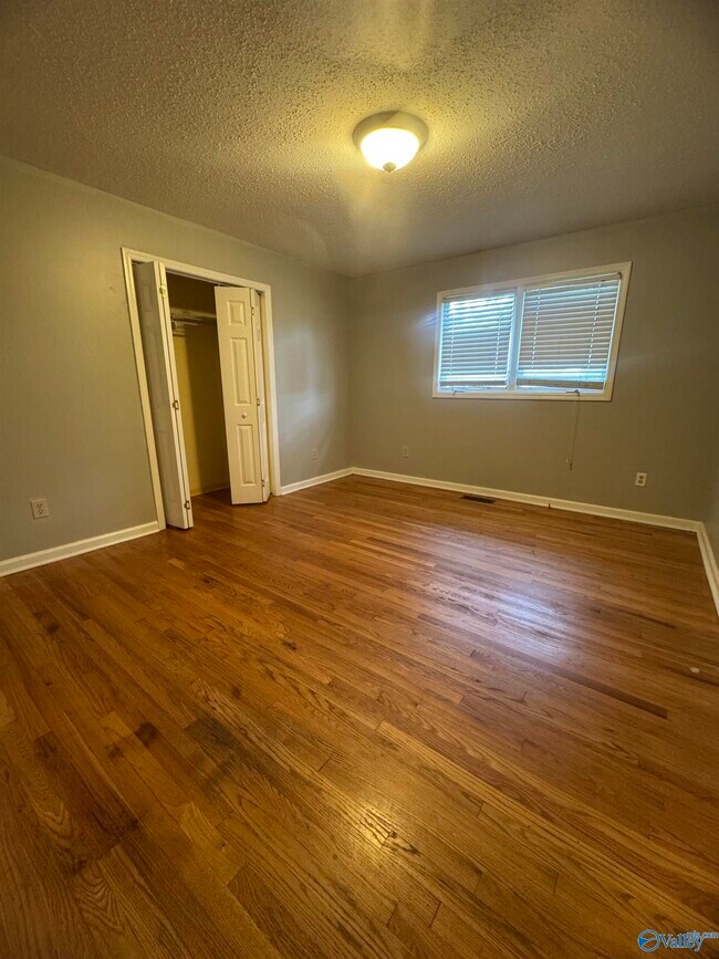 Building Photo - 4718 Rutledge Dr NW