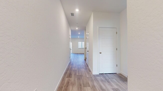 Building Photo - 4469 Buckingham Ave