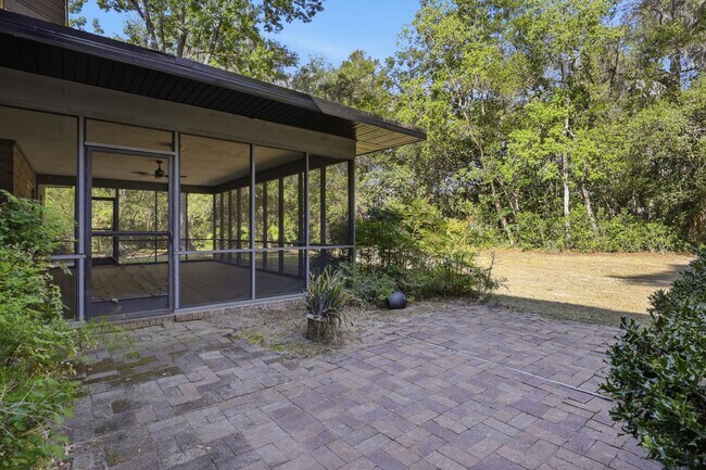 Building Photo - 4 Bedroom, 3 Bath House on 1 Acre in Fox Grove