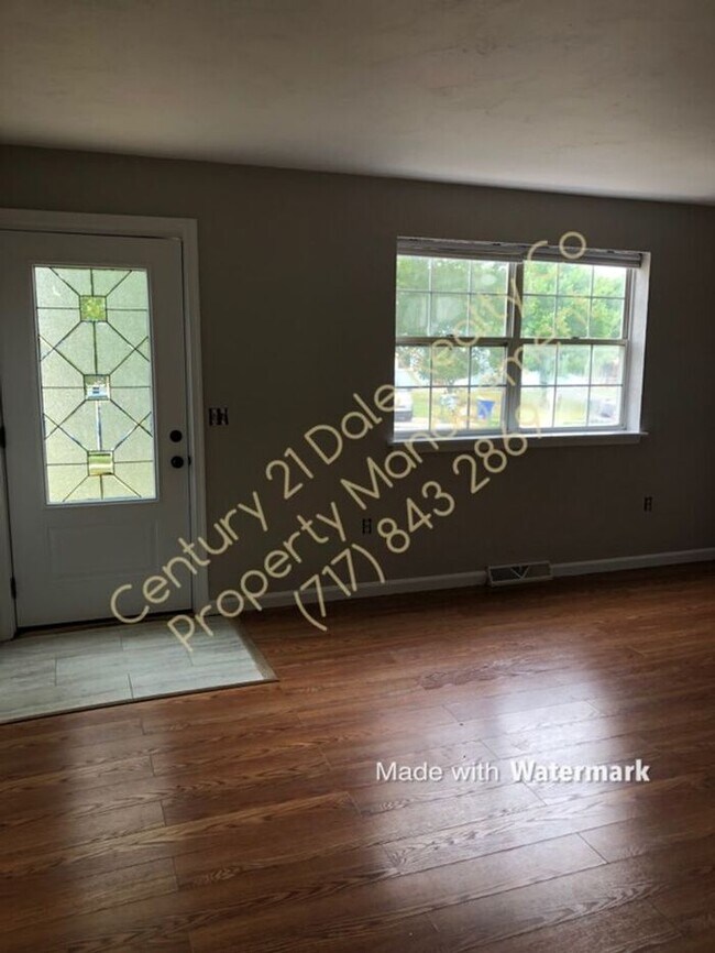 Building Photo - 3 BR, 1.5 Baths, 1 car garage Dover PA
