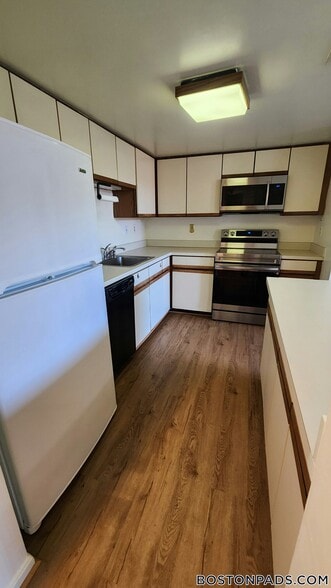 Building Photo - 85 Brainerd Rd