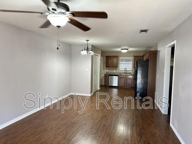 Building Photo - Stanford St 3102 - A