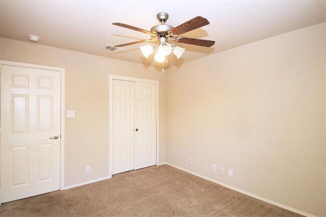 Building Photo - 1920 Golden Arrow Ave