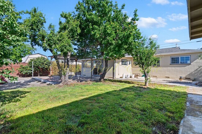 Building Photo - American Canyon Single Story Home!