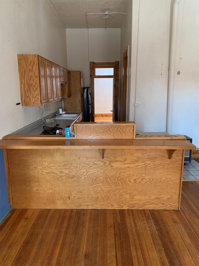 Building Photo - 318 W 17th St