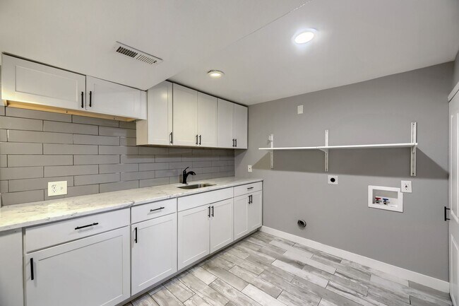 Building Photo - 1314 S Meade St