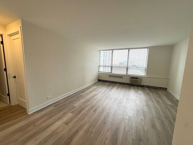Building Photo - 70 W Burton Pl