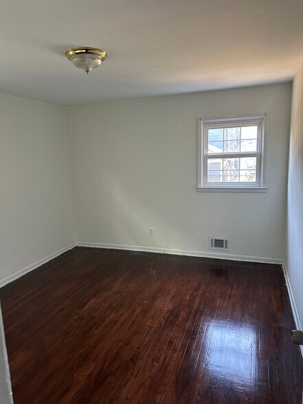 Building Photo - 36 Chester Ave