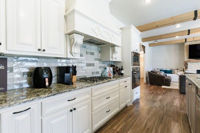 Building Photo - Luxury 4-Bedroom, 3-Bathroom Home in Kelse...