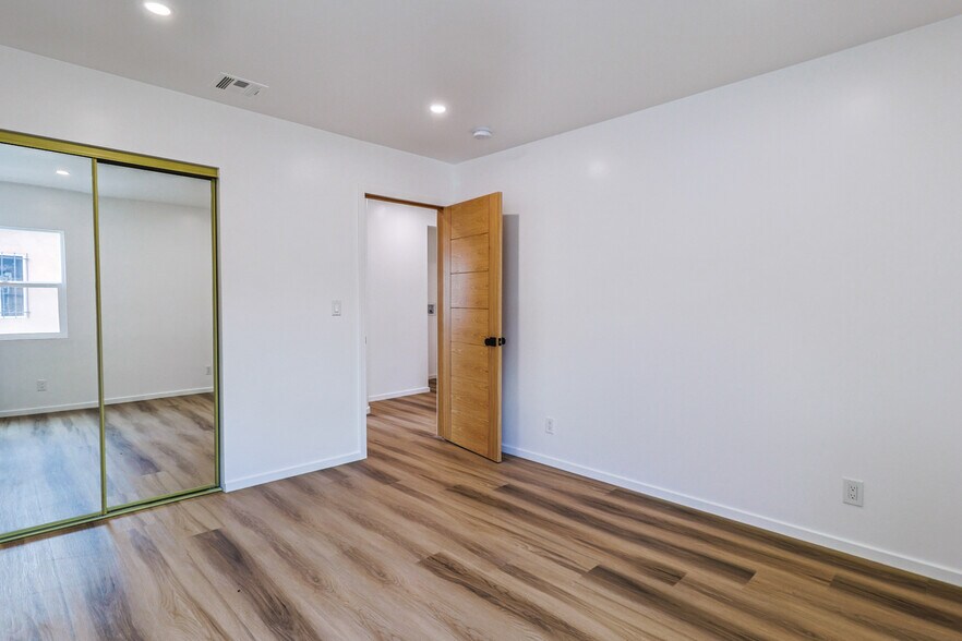 Building Photo - 4521 E 55th St