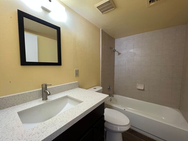 Building Photo - Freshly remodeled 2-bedroom, 1-bath unit!