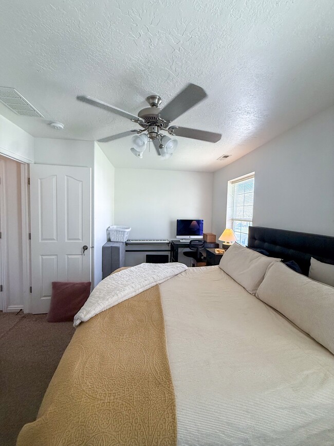 Building Photo - 884 Capital Ave