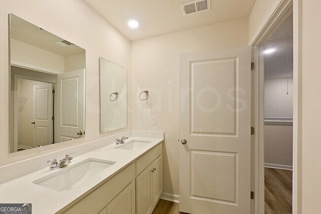 Building Photo - 121 Overstreet Way