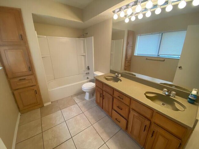 Building Photo - Beautiful 3 bedroom townhome! Master downstairs Large living room, wet bar, Garage! Coming soon i...