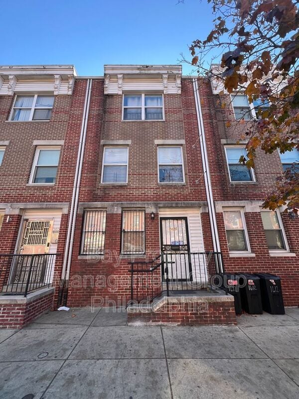 Building Photo - 1610 W Diamond St