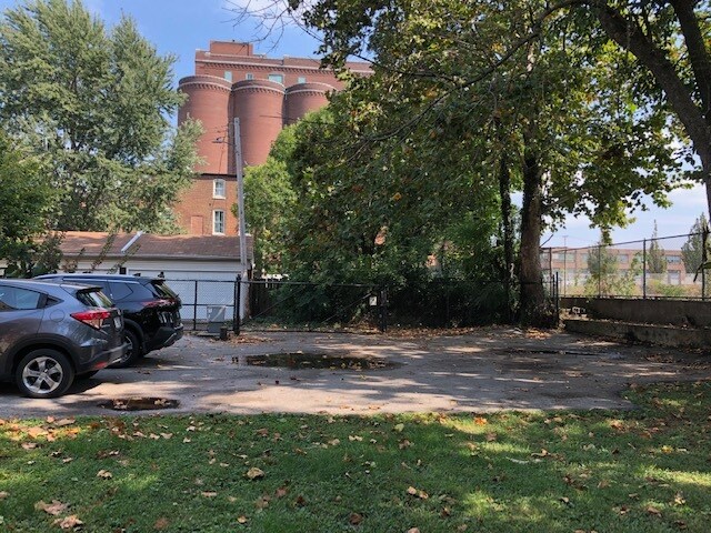 Building Photo - 3414 Salena St