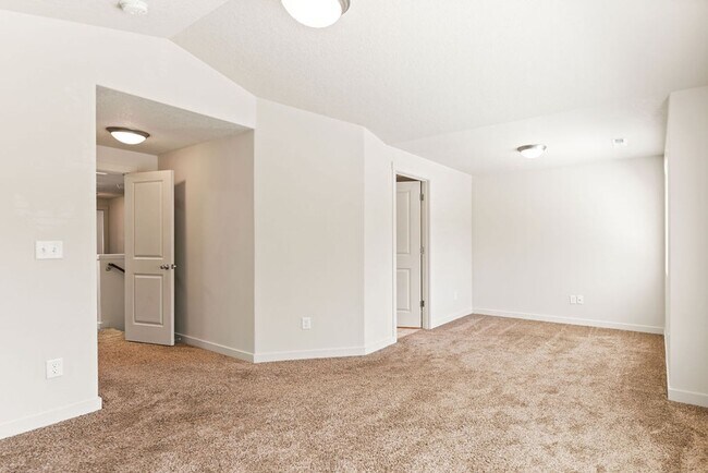 Building Photo - **AVAILABLE 18-May-2024** Woodridge Park C...