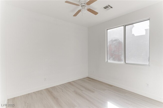 Building Photo - 523 Moses Lake Ct