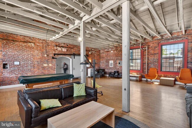 Building Photo - 200 Lincoln Ave