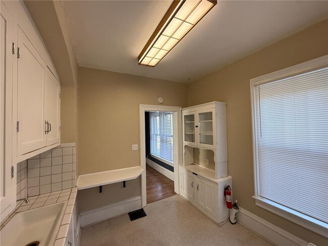 Building Photo - 803 7th St S