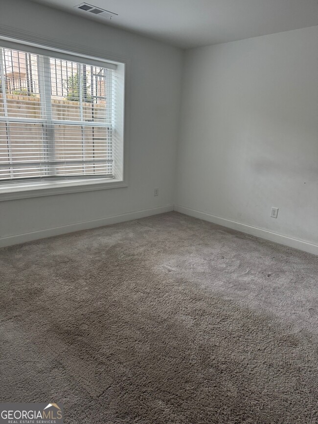 Building Photo - 4400 Sims Pk Overlook