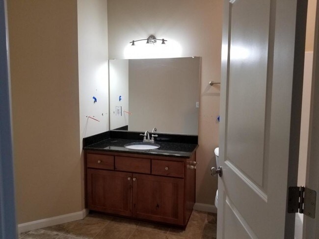 Building Photo - 903 King Dr