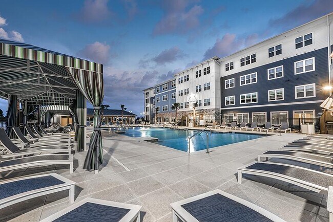 Building Photo - 918 Aventine Dr