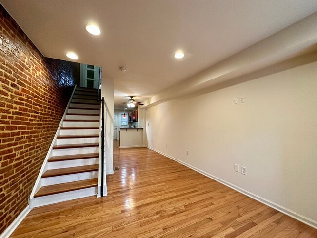 Building Photo - Charming 2 Bedroom/1.5 Bathroom Townhome in Washington Village-Pigtown!