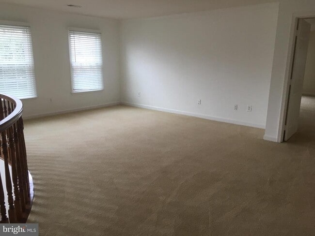 Building Photo - 5430 Ashleigh Rd