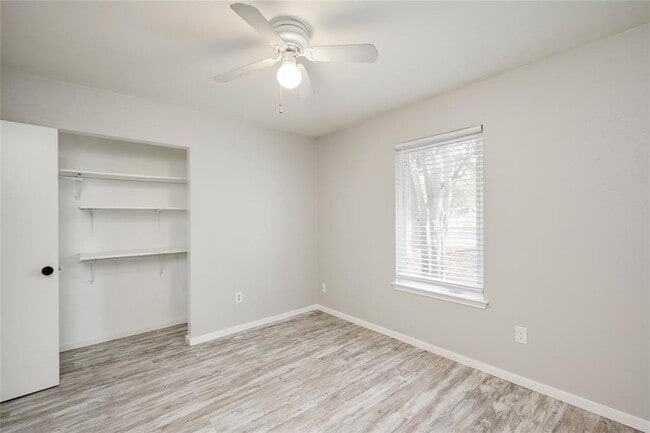 Building Photo - 8700 Soho Dr