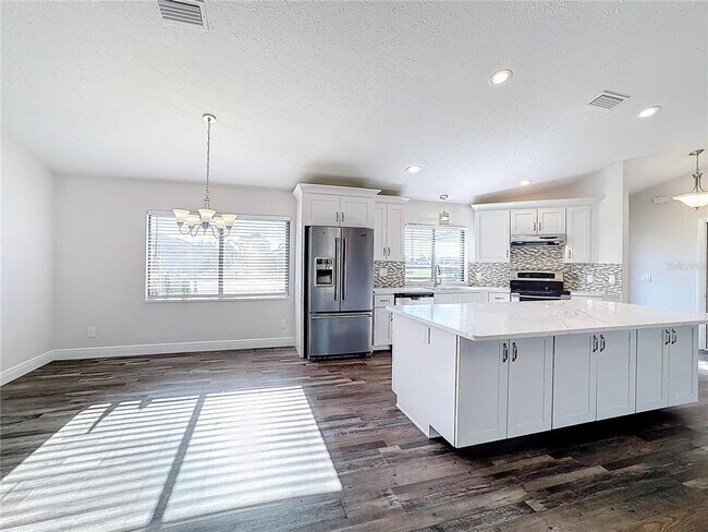 Building Photo - 1715 S Pebble Beach Blvd
