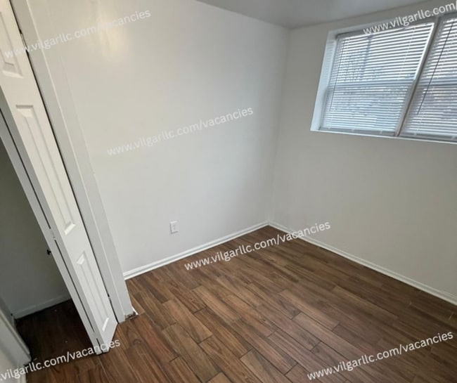 Building Photo - 700 E 20th Ave