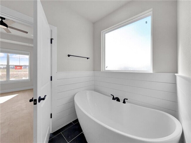 Building Photo - 4843 Farmhouse St