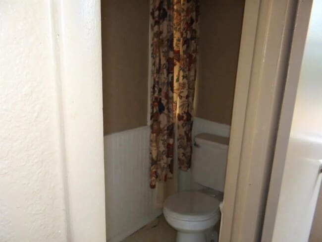 Building Photo - 402 N A St