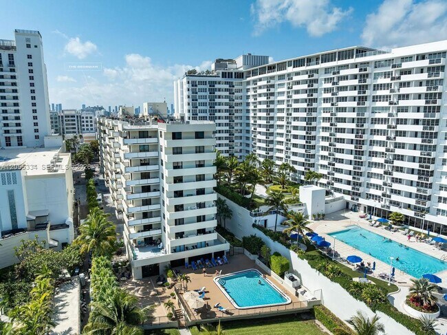 Building Photo - 1621 Collins Ave