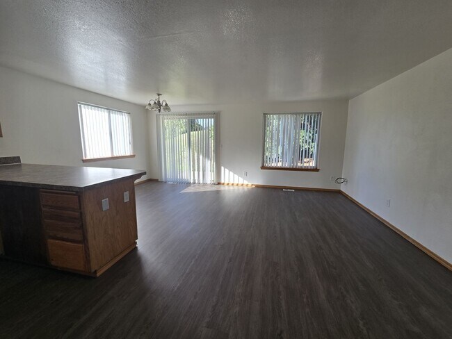 Building Photo - 324 Maylea Pl