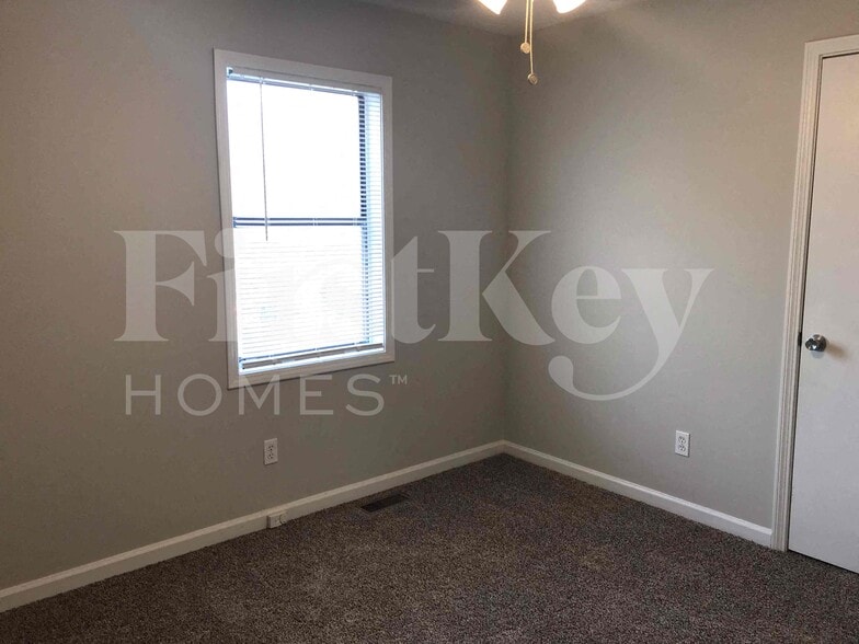 Building Photo - 1006 Hicksmil Ct SW