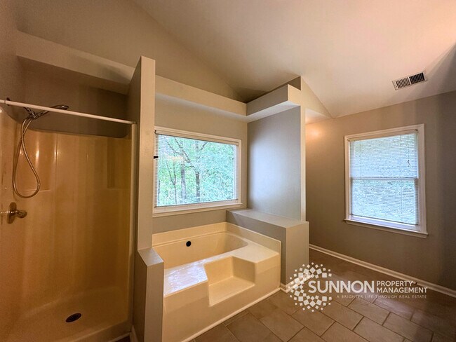 Building Photo - Spacious 4-Bedroom Home in Davis LakeSpacious 4-Bedroom Home in Davis