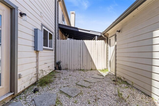 Building Photo - 724 Country Pl Dr