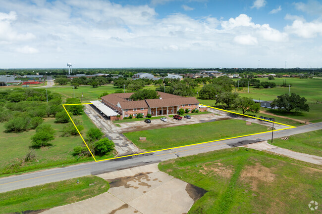 Building Photo - Golden Plaza Apartments