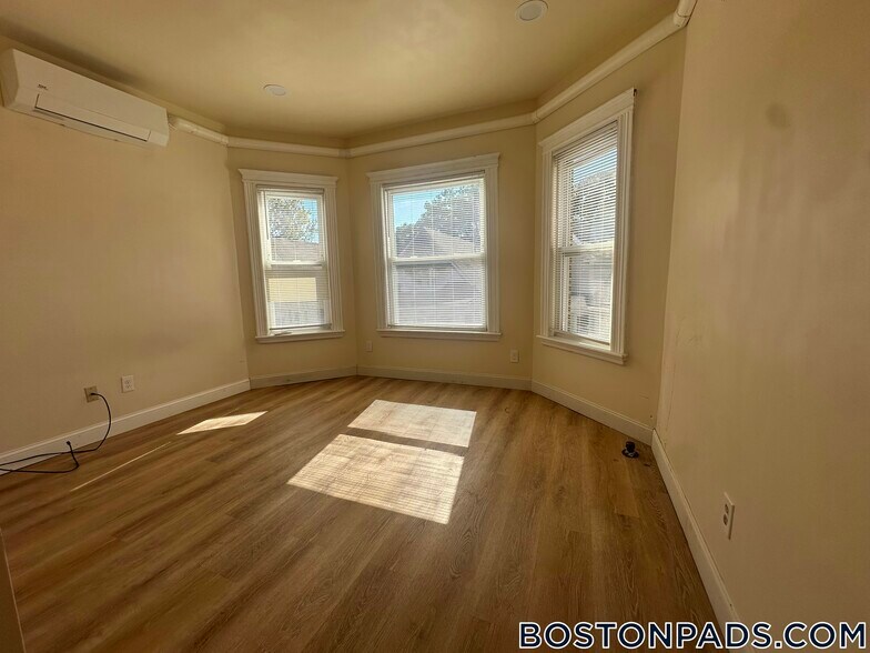 Building Photo - 127 Harrishof St