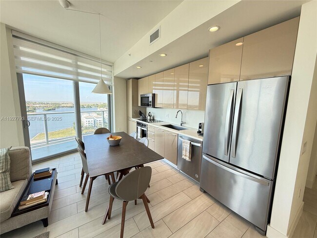 Building Photo - 2000 Metropica Wy