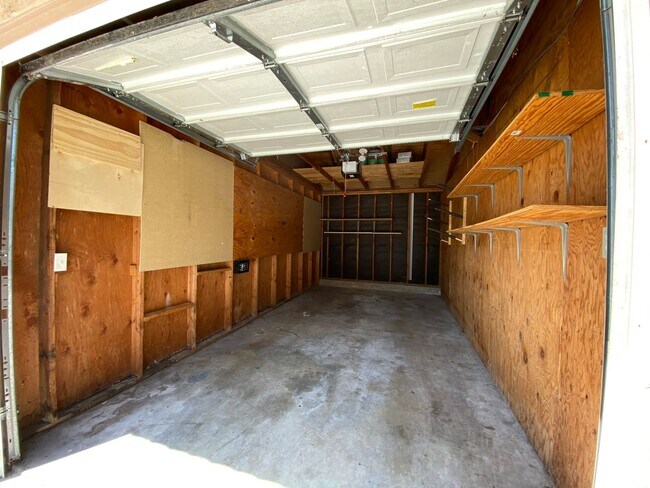 Building Photo - 2 Bedroom, 2 Bath, Downstairs Condo!