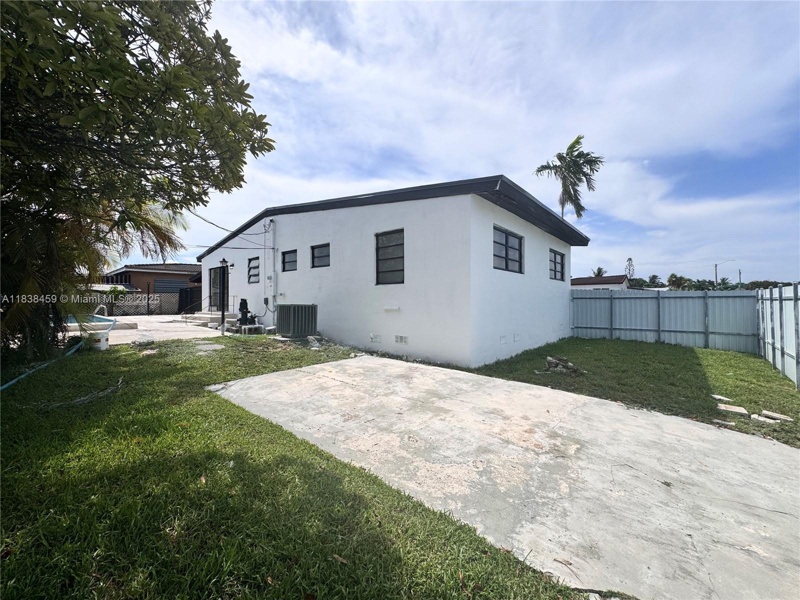 Building Photo - 8430 SW 32nd St