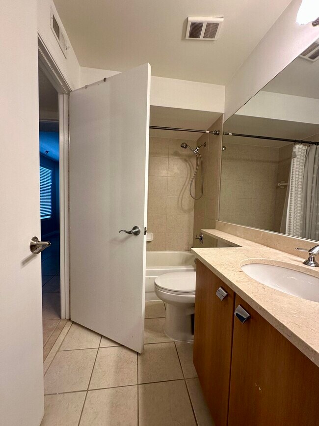 Building Photo - 1050 Crystal Way
