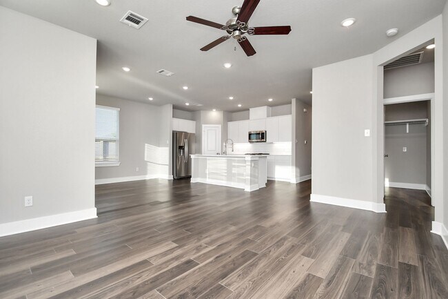 Building Photo - 1222 Crescent Peak Dr